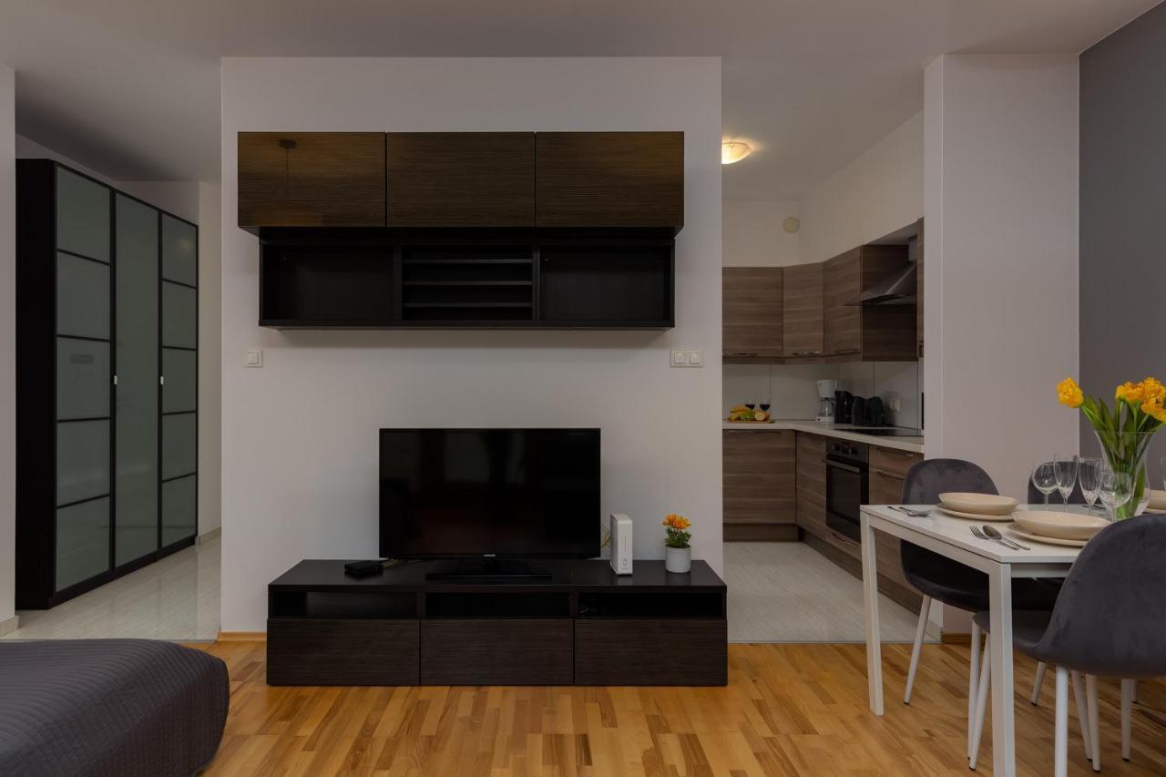 Kolejowa Apartments Warsaw By Noclegi Renters Esterno foto